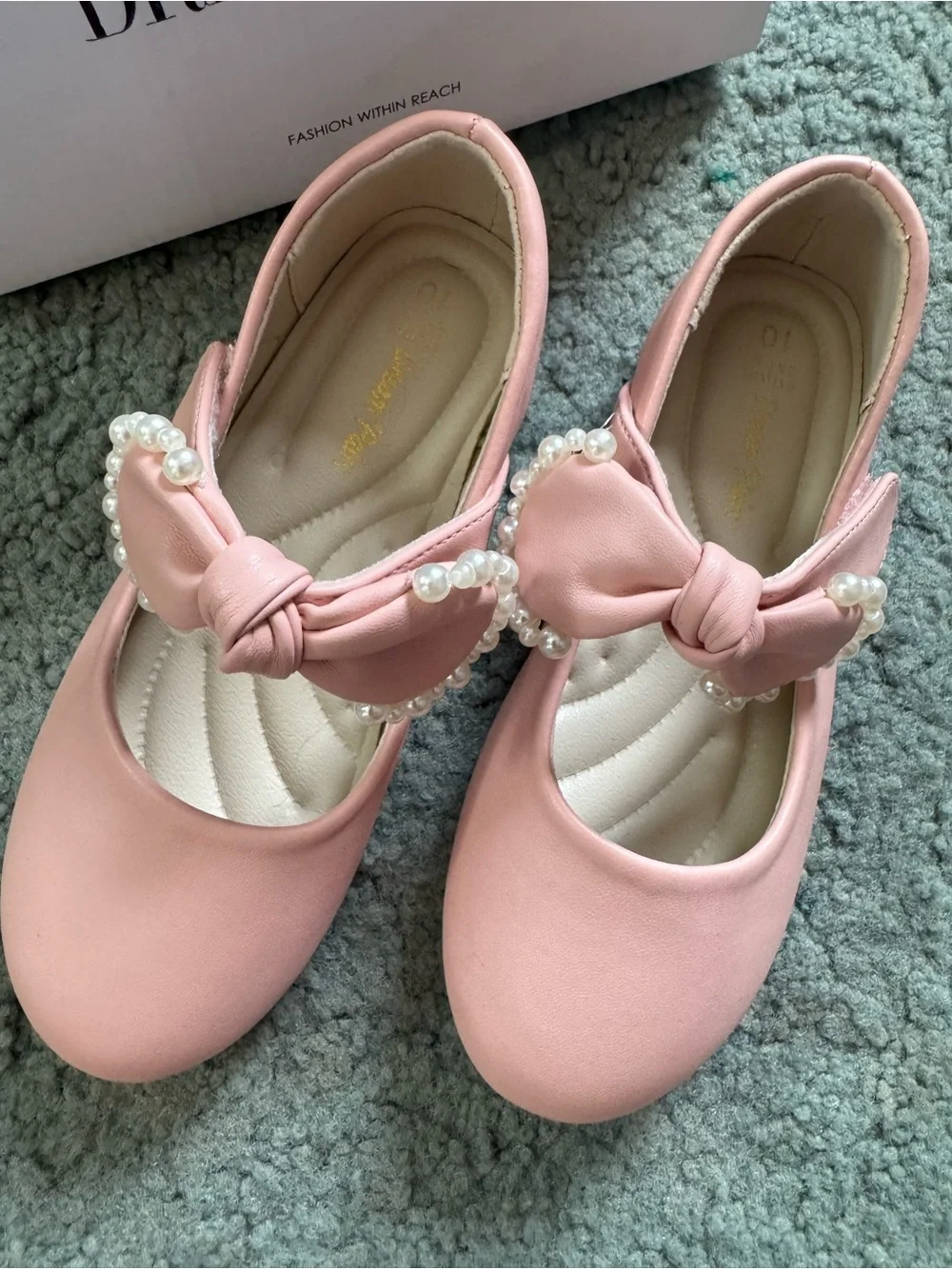 Dream Pairs Girls Pearl Bow Mary Janes in Blush Pink